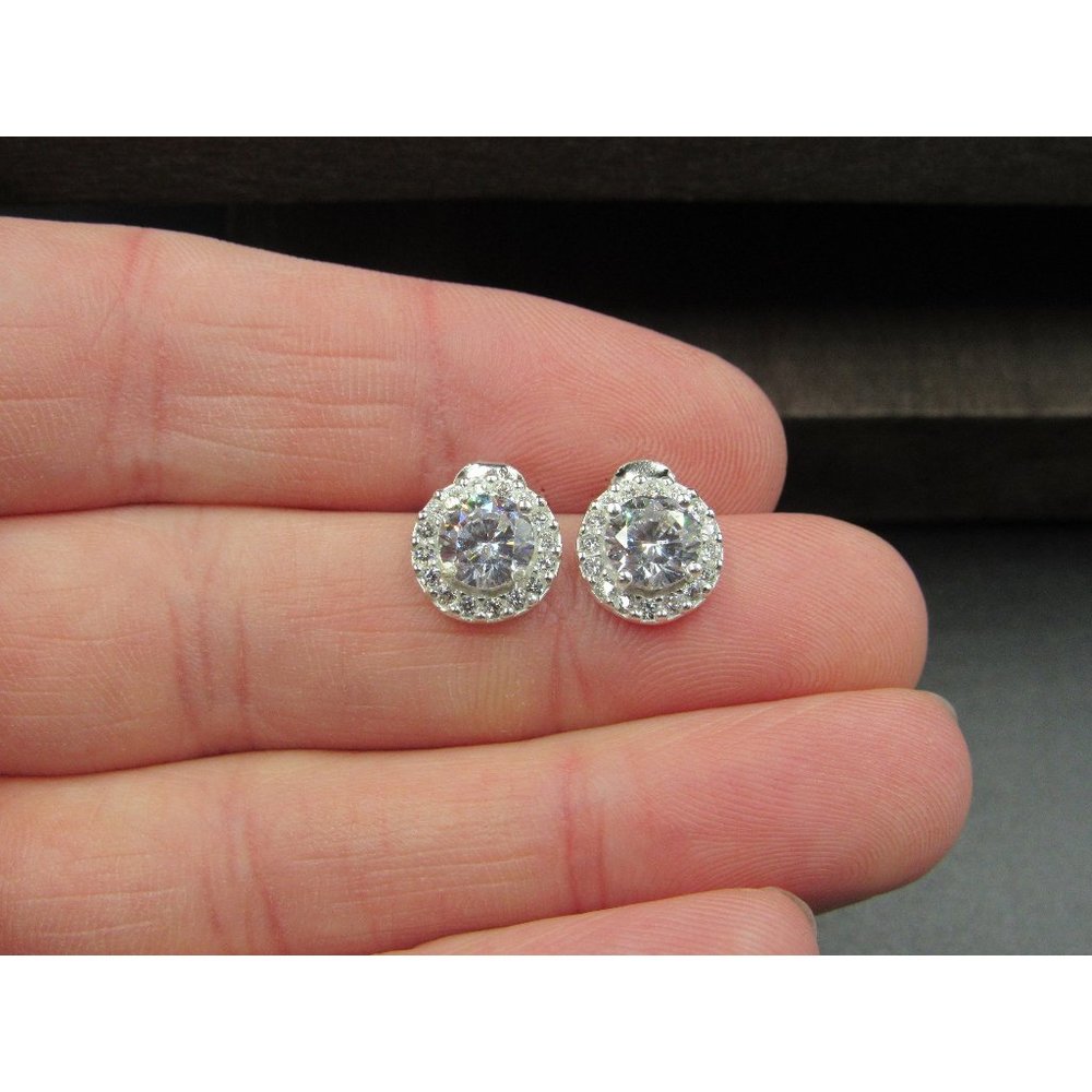 Sterling Silver Wonderful Round CZ Halo Stud Earrings Vintage Wedding Engagement - Picture 1 of 6